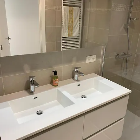 Lichtrijk 2-slaapkamerappartement Met Zeezicht En Gratis Parking Διαμέρισμα Οστένδη
