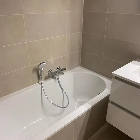 Lichtrijk 2-slaapkamerappartement Met Zeezicht En Gratis Parking Οστένδη