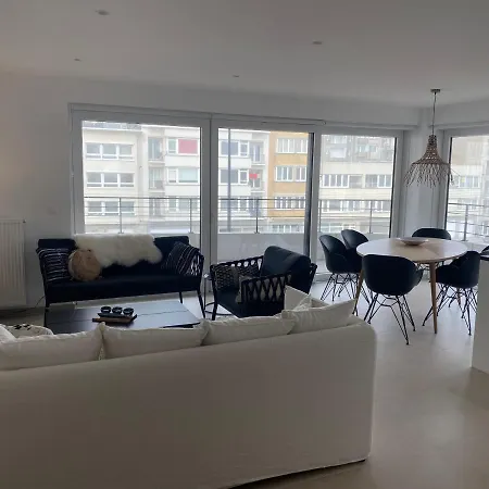 Lichtrijk 2-slaapkamerappartement Met Zeezicht En Gratis Parking 公寓 *