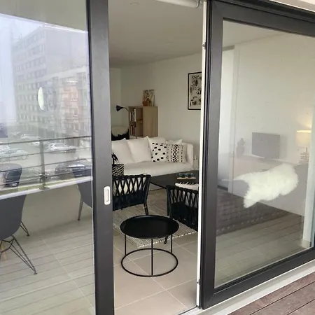 Lichtrijk 2-slaapkamerappartement Met Zeezicht En Gratis Parking 公寓 *