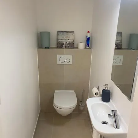 Lichtrijk 2-slaapkamerappartement Met Zeezicht En Gratis Parking Διαμέρισμα *